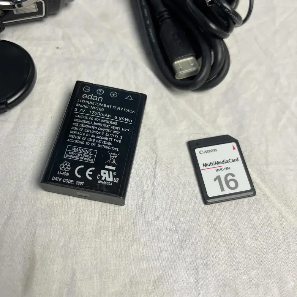 Aiptek VAZ2S DIGITAL VIDEO CAMCORDER 120X ZOOM W CHARGER CORD, MEMORY CARD & BOX